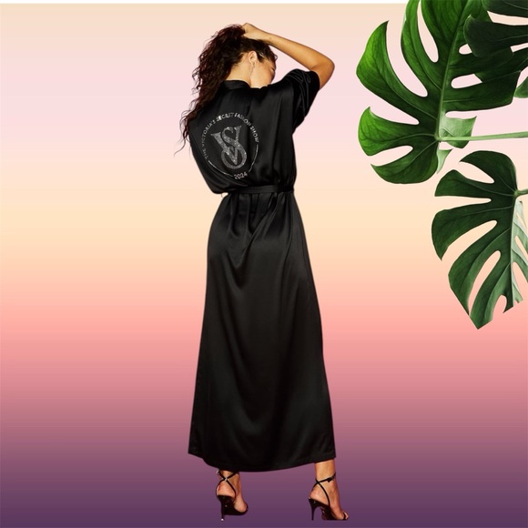 NEW XS/S VICTORIA'S SECRET FASHION SHOW 24’ BLACK Glazed Satin Long Robe - Picture 1 of 7
